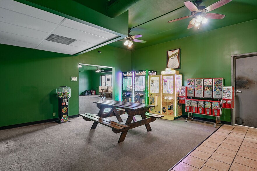 More Photos Of 1951-1981 S 8th St, Wisconsin Rapids General Retail For Sale