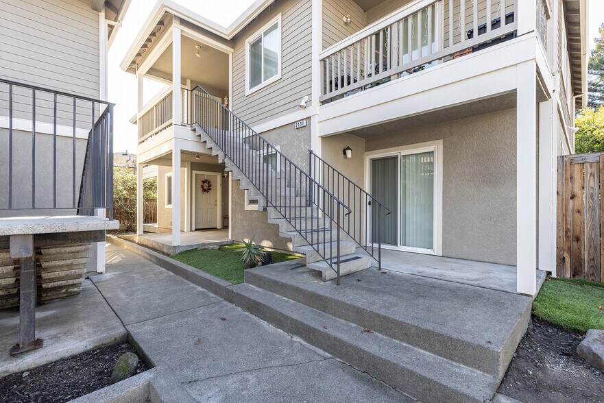 More Photos Of 2131 Naomi Pl, Santa Rosa Apartments For Sale