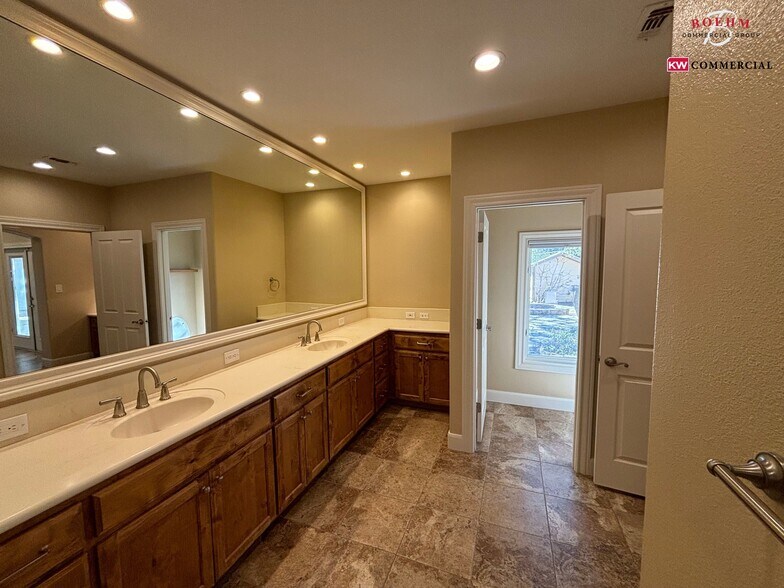 More Photos Of 39 Scenic Loop Rd, Boerne Office Residential For Lease