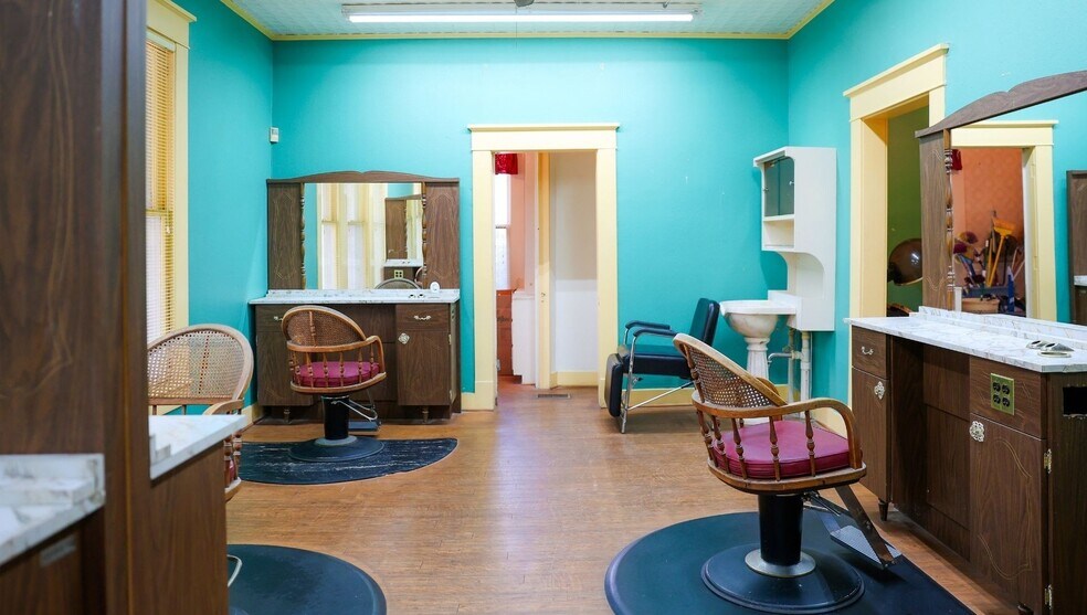 More Photos Of 802 S 37th St, Temple General Retail For Sale