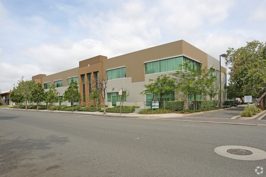 More Photos Of 603 N Parkcenter Dr, Santa Ana Unknown For Lease