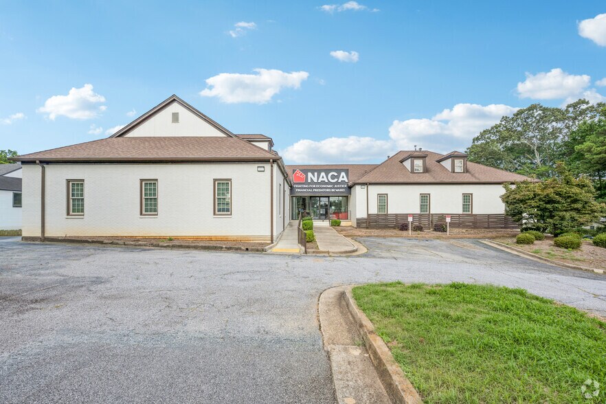 More Photos Of 3690 N Peachtree Rd, Atlanta Loft Creative Space For Lease