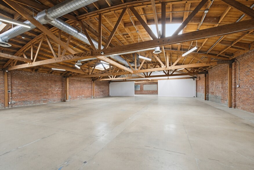 More Photos Of 2210 W Temple St, Los Angeles Showroom For Sale