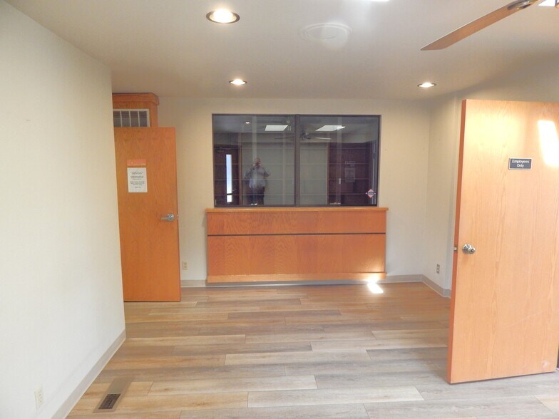 More Photos Of 272 Medical Loop, Roseburg Office For Sale