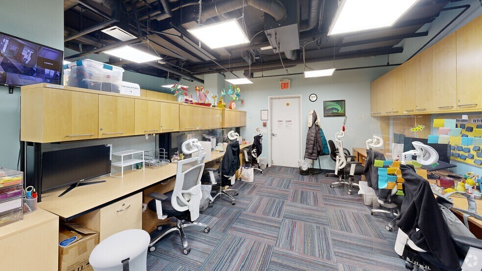 Primary Photo Of 1406 Centre St NE, Calgary Apartments For Sale
