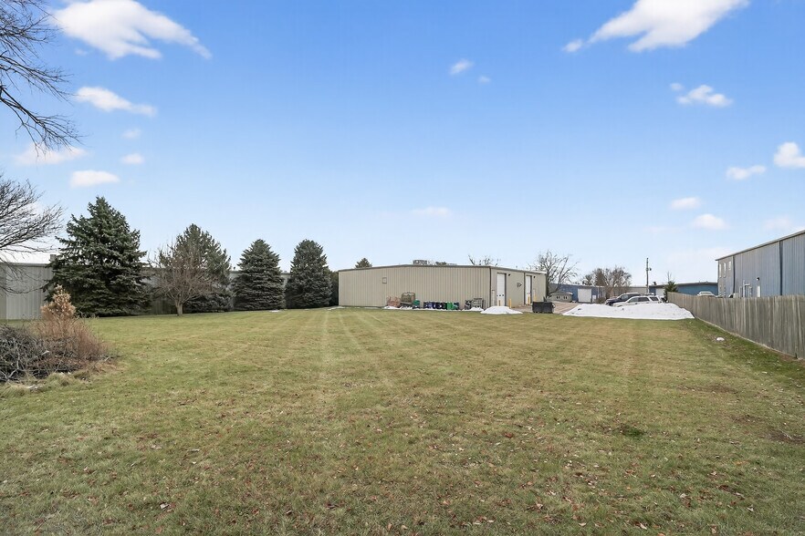 More Photos Of 808 Hicks Dr, Elburn Industrial For Sale