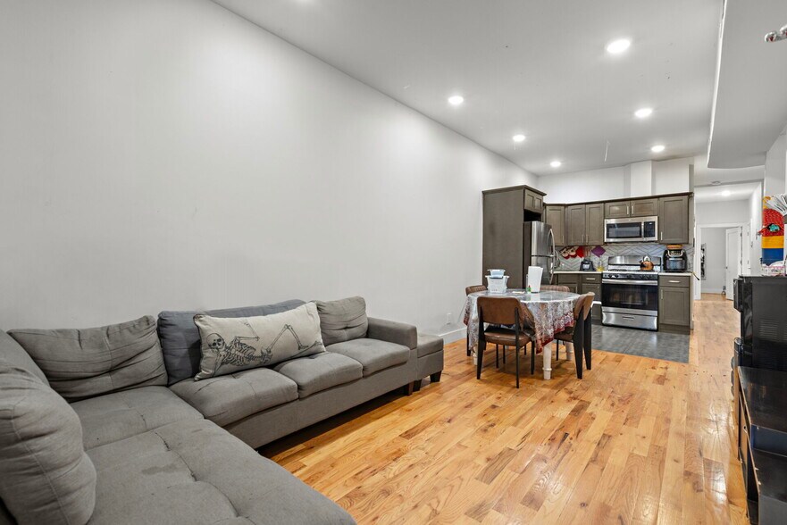 More Photos Of 19 Jewett Ave, Jersey City Apartments For Sale