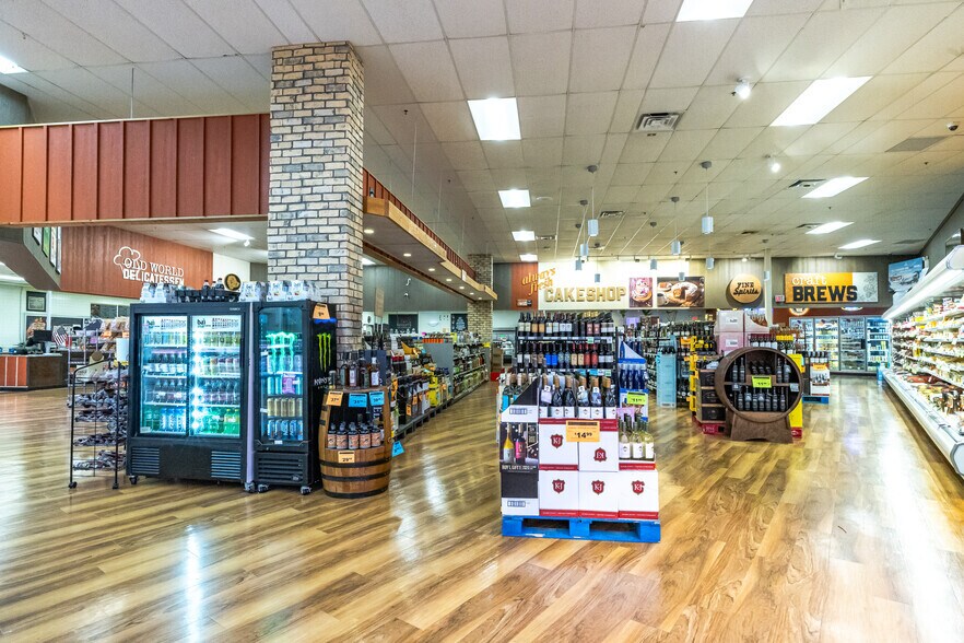 More Photos Of 690 W State St, Burlington Supermarket For Sale