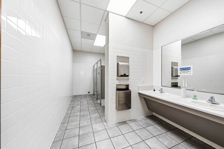More Photos Of 4689 Industry Dr, Medford Distribution For Lease