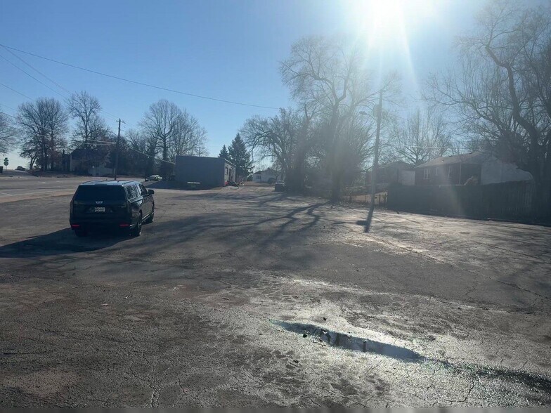 More Photos Of 932 Airport Rd, Ferguson Freestanding For Sale