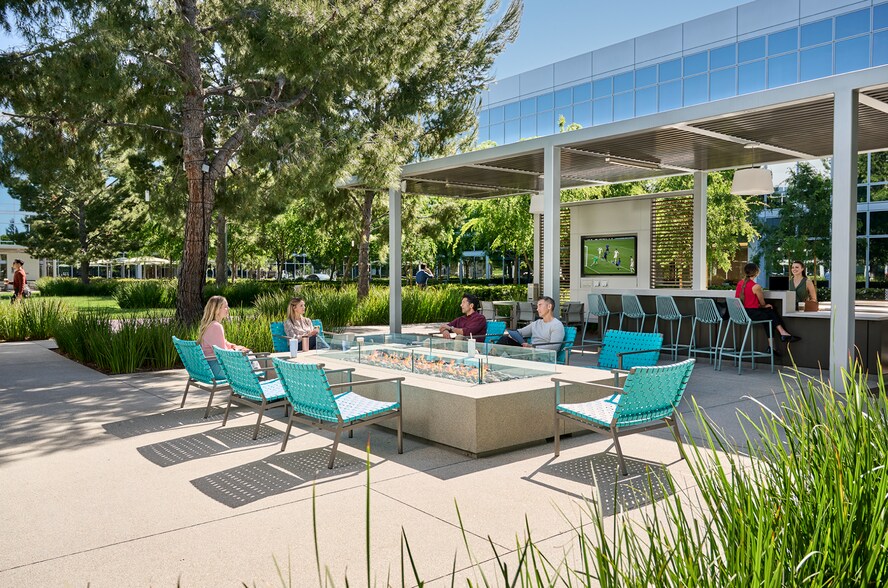 More Photos Of 15420 Laguna Canyon Rd, Irvine Office For Lease