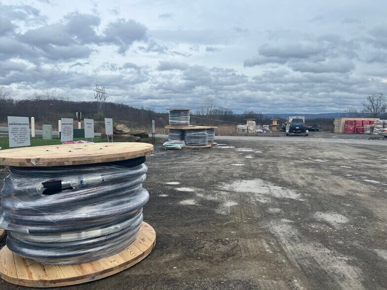 More Photos Of 112 Corporate Dr, Morgantown Warehouse For Lease