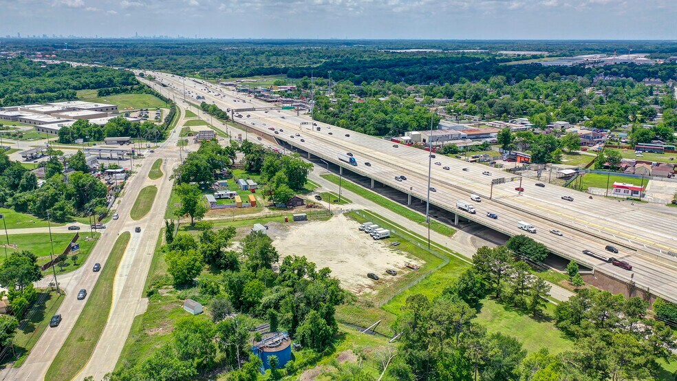 More Photos Of 14214 Eastex Fwy, Humble Land For Lease