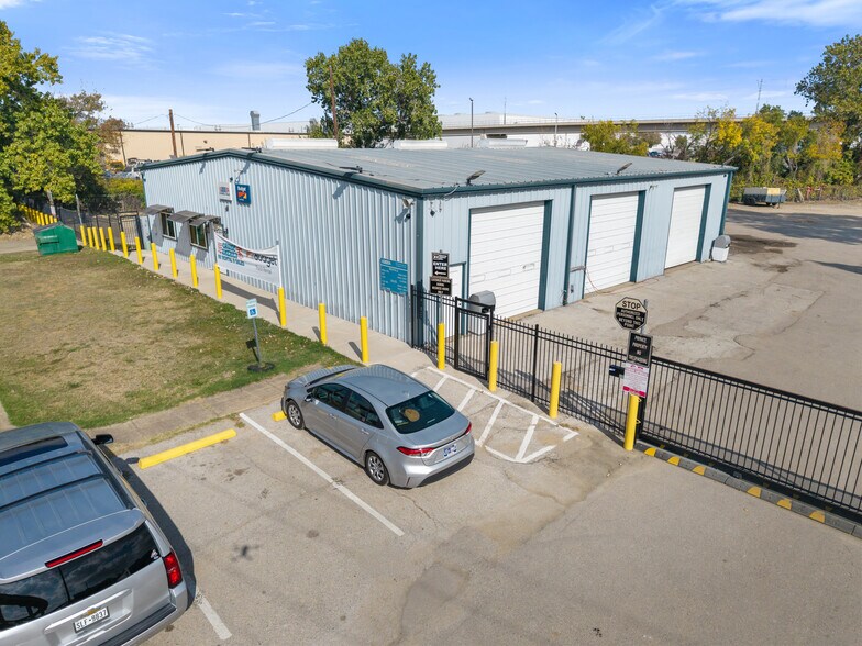 More Photos Of 2630 N Interstate 35E, Carrollton Service For Sale