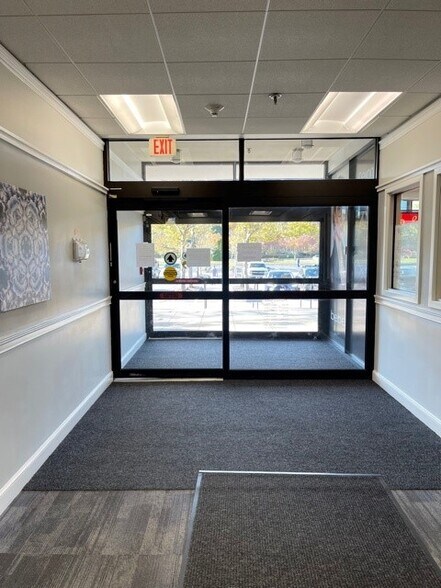More Photos Of 340 Wood Rd, Braintree Medical For Lease