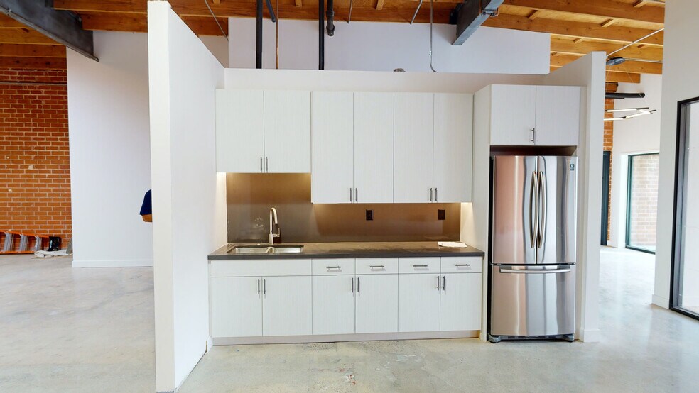 More Photos Of 2222 Cotner Ave, Los Angeles Office For Lease