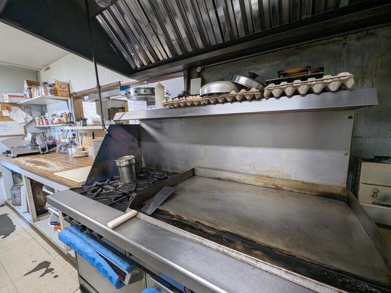 More Photos Of 745 1st E St, Malta Restaurant For Sale