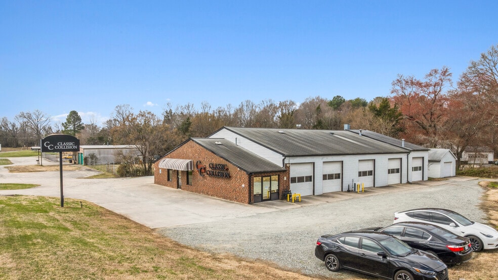 More Photos Of 1238 Rauhut St, Burlington Auto Repair For Sale