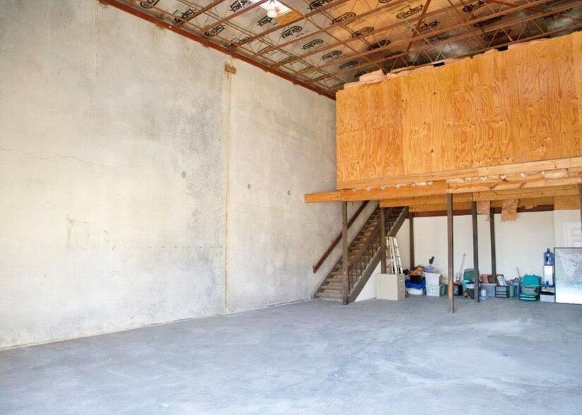 More Photos Of 9818 Whithorn Dr, Houston Office For Sale