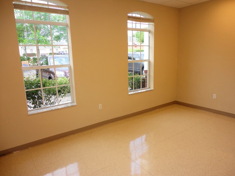 More Photos Of 6937 Medical View Ln, Zephyrhills Medical For Lease