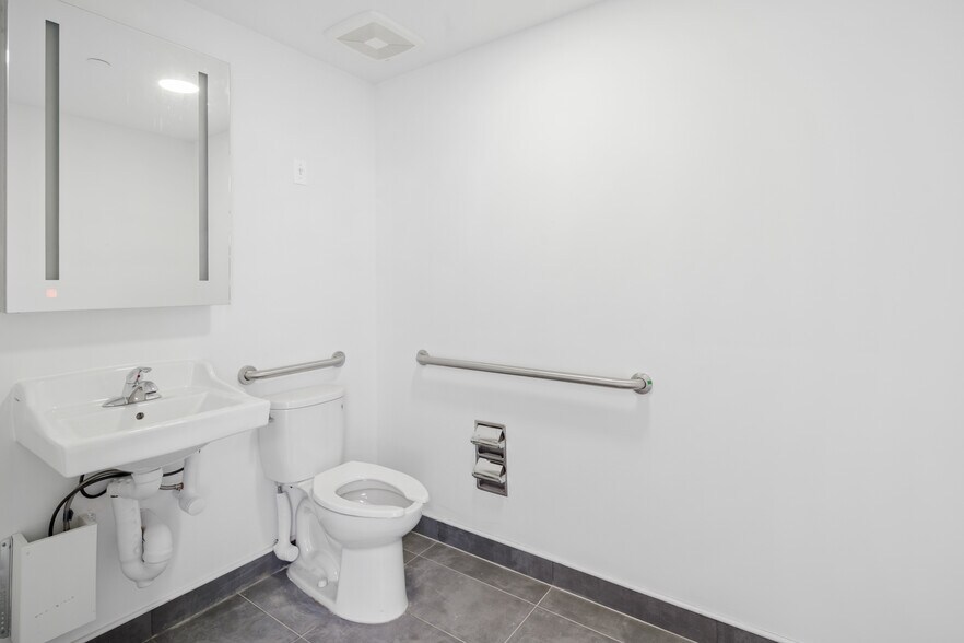 More Photos Of 136-41 41st Ave, Flushing Medical For Sale
