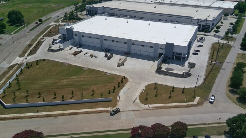 More Photos Of 1751 Valley View Ln, Farmers Branch Distribution For Lease