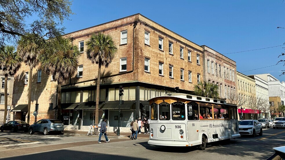 More Photos Of 322 W Broughton St, Savannah Storefront For Lease