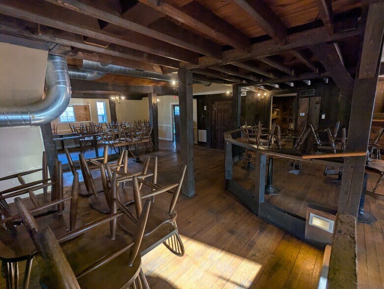 More Photos Of 17 Main St, Ballston Lake Restaurant For Lease