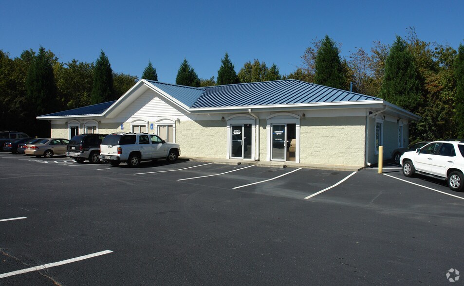 More Photos Of 2495 Eastgate Pl, Snellville Light Distribution For Sale