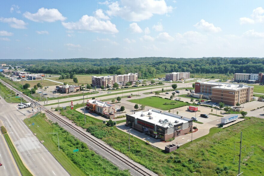 More Photos Of 746 Coral Ridge Ave, Coralville General Retail For Sale