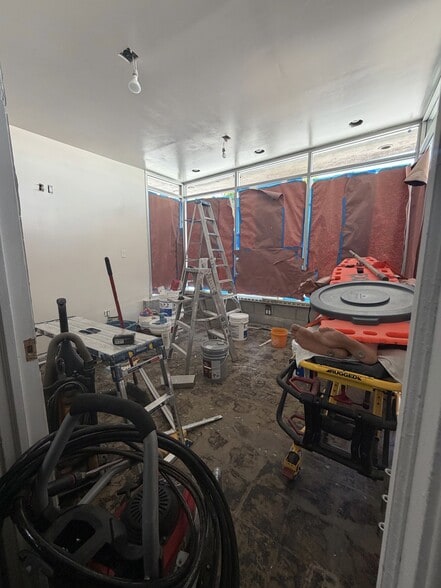 More Photos Of 1036 E Compton Blvd, Compton Storefront Retail Office For Lease