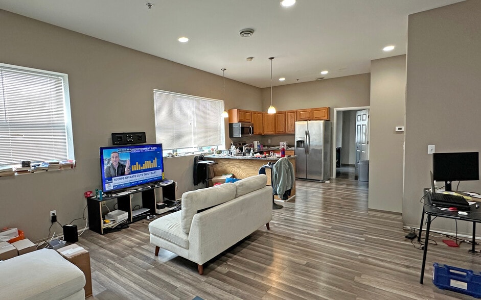 More Photos Of 32821 Grand River Ave, Farmington Hills Restaurant For Sale