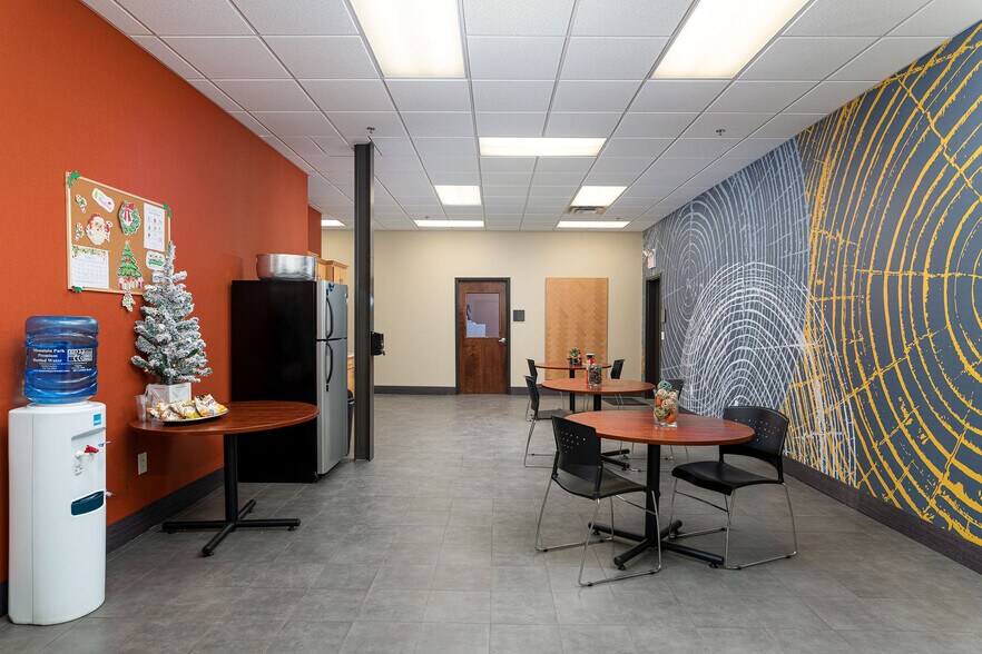 More Photos Of 1330 Potts Ave, High Point Warehouse For Sale