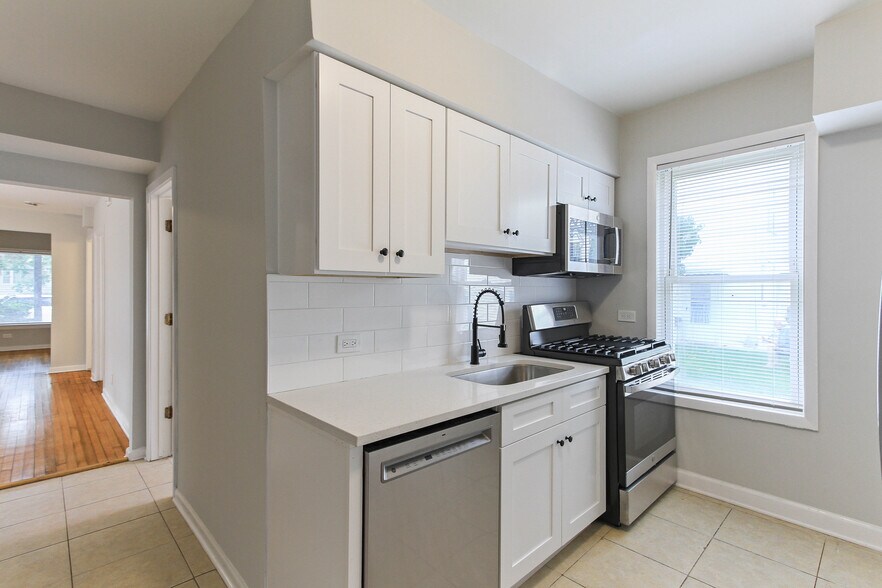 More Photos Of 6046 W Giddings, Chicago Apartments For Sale