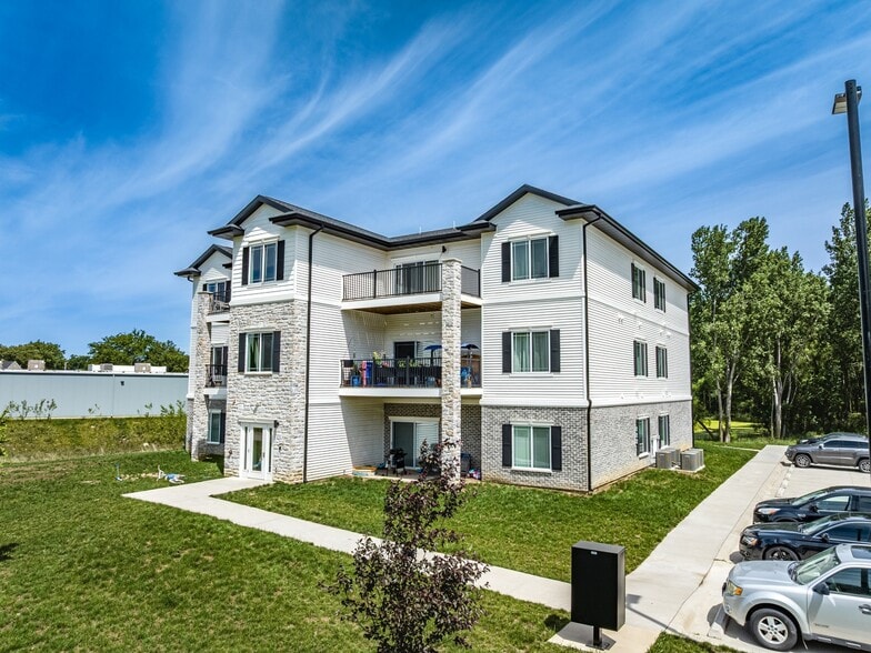 More Photos Of 605 E 1st St, Monticello Apartments For Sale