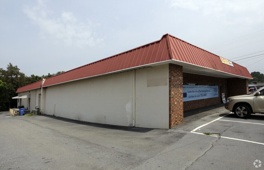 More Photos Of 1003 E Jackson Blvd, Jonesborough General Retail For Sale