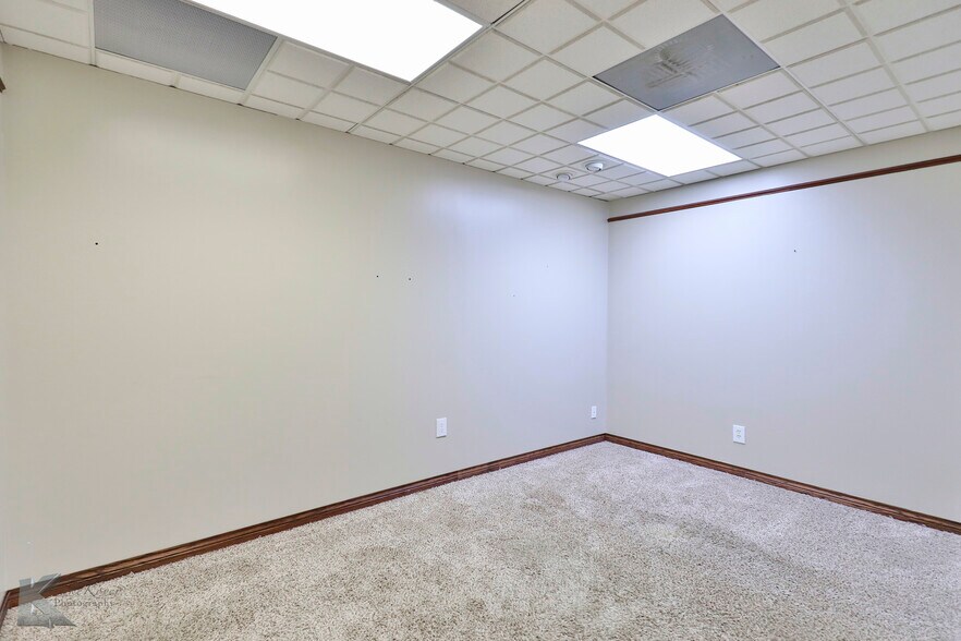 More Photos Of 318 Cedar St, Abilene Storefront Retail Office For Sale