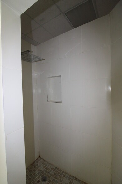 More Photos Of 2029 Tyler St, Hollywood General Retail For Lease