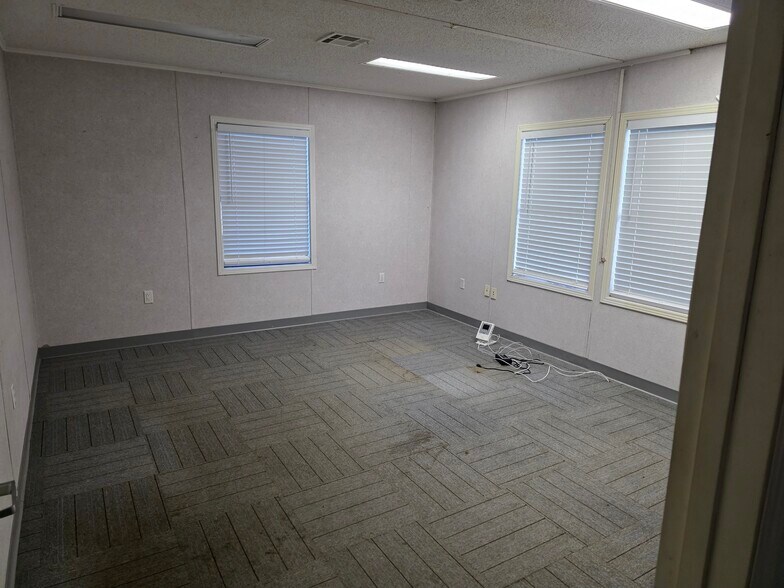 More Photos Of 4742 Blountstown Hwy, Tallahassee Office For Lease