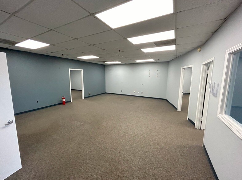 More Photos Of 1640 Sands Pl Se, Marietta Distribution For Lease