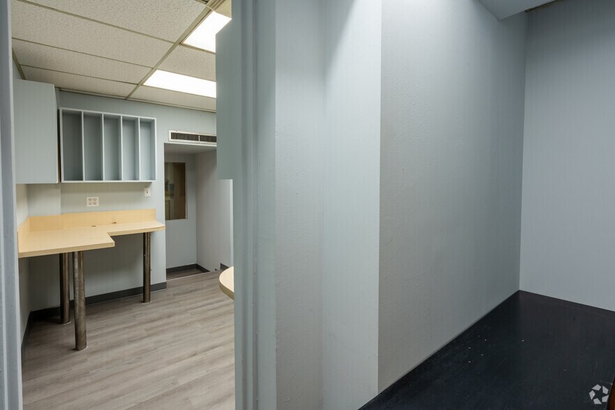 More Photos Of 1496-1498 1st Ave, New York Apartments For Lease