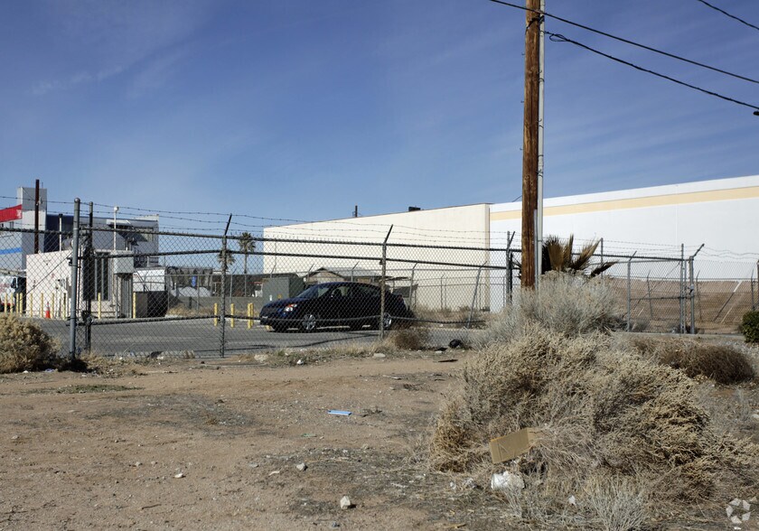 More Photos Of 13663 Navajo Rd, Apple Valley Freestanding For Sale