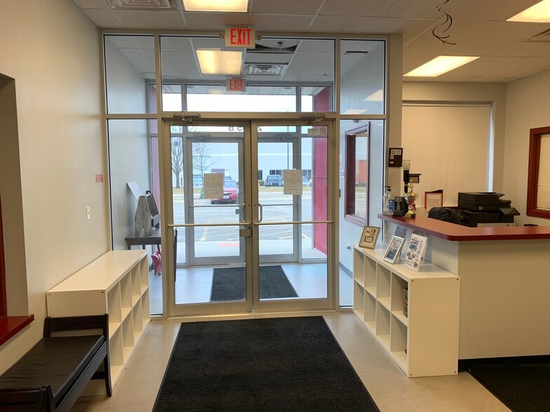 More Photos Of 26705 W Commerce Dr, Volo Health Club For Lease