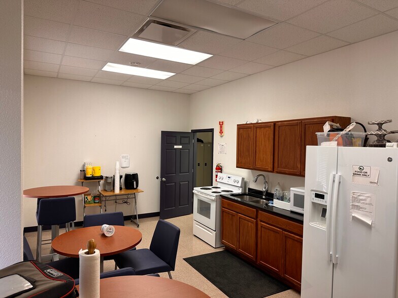 More Photos Of 5718 N County Road 1287, Midland Warehouse For Lease