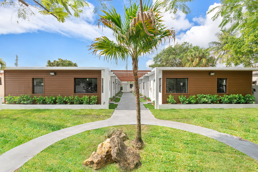 Primary Photo Of 1946 Pierce St, Hollywood Apartments For Sale