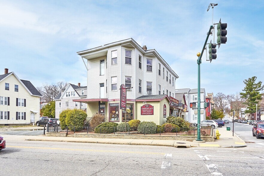 More Photos Of 142 Highland St, Worcester Storefront Retail Residential For Lease