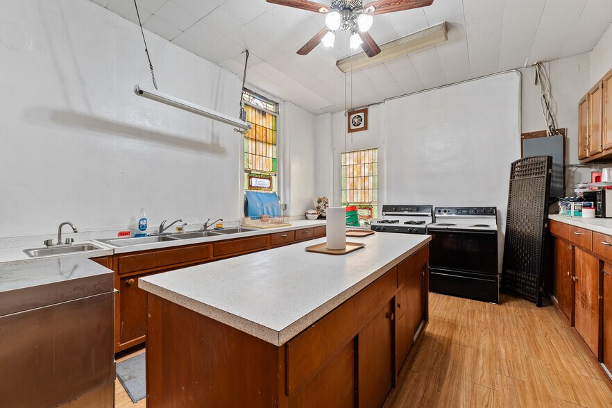 More Photos Of 729 Mason St, Milton Office For Sale