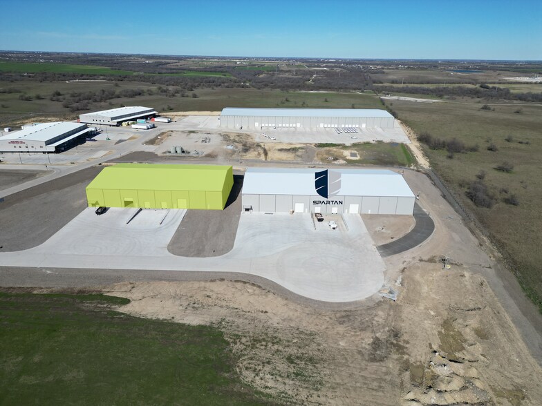 More Photos Of 167 Lion Ct, Rhome Industrial For Lease