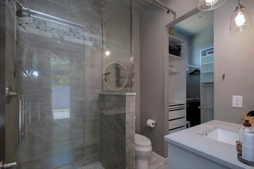 More Photos Of 1006 Court St, Imperial Hospitality For Sale