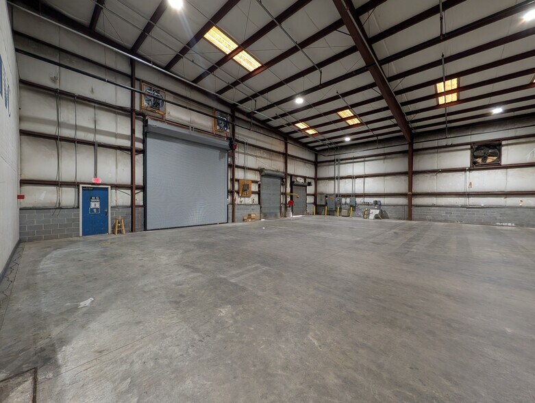 More Photos Of 1400 Montgomery, South Hill Warehouse For Lease
